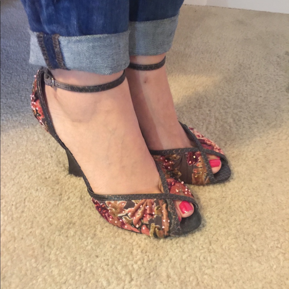Velour wedge peep toe